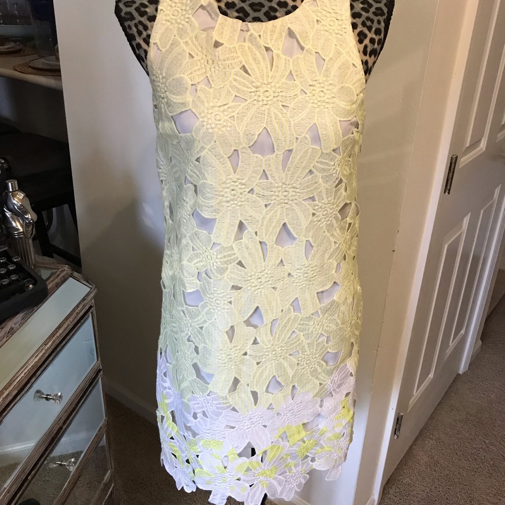 Boutique lace dress white and yellow